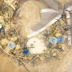 saleブルーローズと貝殻のリースブーケ（白・青）２種のバラとアジサイ・カスミソウ 2枚目の画像