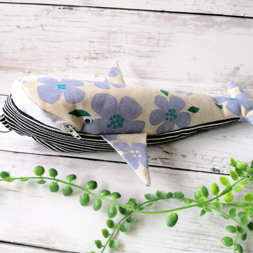 くじらポーチ ブルーパープル 薄青紫花柄 ポーチ ペンケース 眼鏡  