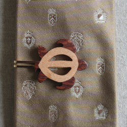 ホヌ木製ネクタイピン 8枚目の画像