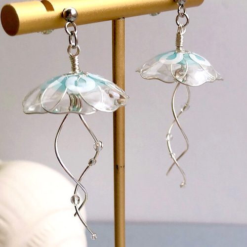 クラゲのイヤリング(クリア) イヤリング・ノンホールピアス Room