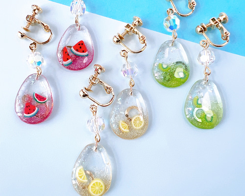 夏にオススメ！フルーツが入ったシュワシュワソーダのレジンイヤリング