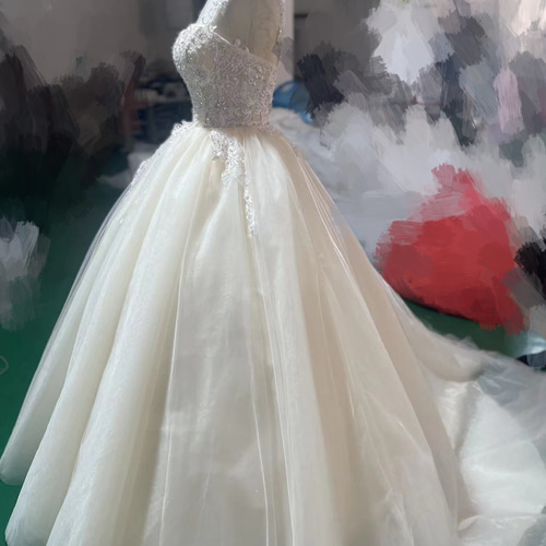 豪華！ウエディングドレス 上品花レース キラキラのハンドビーディング  