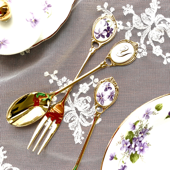 1本からOK】イニシャル＆スミレのカトラリー（スプーン・フォーク