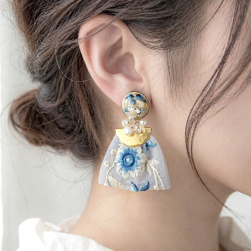 大ぶりチュールインド刺繍リボンタッセルピアス・イヤリング ピアス