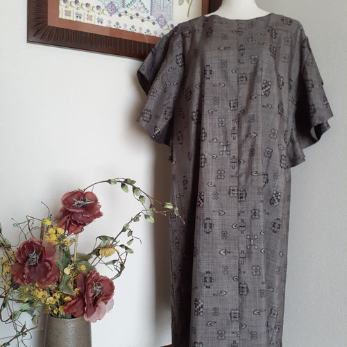 フリルスタンドカラーのワンピースM　ピンタック　大島紬　着物リメイク フリルスタンドカラーのワンピースM ピンタック 大島紬 着物