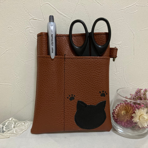 フェイクレザー（茶色）猫ワッペン付きナースポケットペンケース