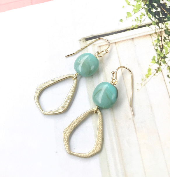 ターコイズドイツビーツとトロップリングのピアスG 1枚目の画像