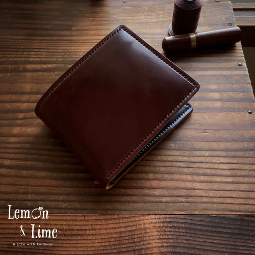 ホーウィンシェルコードバンで作った二折札入れ / Shell Classic Bifold, Horween【受注製作】 二つ折り財布 atelier Lemon & Lime 通販|Creema(クリーマ) 14159262 ホーウィンシェルコードバンで作った二折札入れ / Shell Classic Bifold, Horween【受注製作】 二つ折り財布 atelier Lemon & Lime 通販|Creema(クリーマ) 14159262