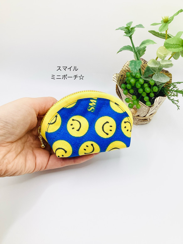 ラスト1点【再販】ミニポーチ☆スマイル&ハート柄（ブルー）小銭入れ　イヤフォンケース 1枚目の画像