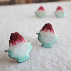 夏本番！かき氷のピアス(濃いいちご味)／Shaved ice earrings (Dark strawberry) 3枚目の画像