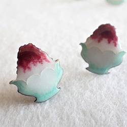 夏本番！かき氷のピアス(濃いいちご味)／Shaved ice earrings (Dark strawberry) 1枚目の画像