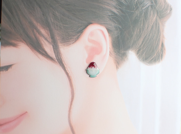 夏本番！かき氷のピアス(濃いいちご味)／Shaved ice earrings (Dark strawberry) 5枚目の画像