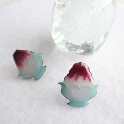 夏本番！かき氷のピアス(濃いいちご味)／Shaved ice earrings (Dark strawberry) 4枚目の画像