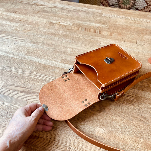 ヌメ革　ショルダーバッグ　レトロ　スイス　campa natura ハンドメイド