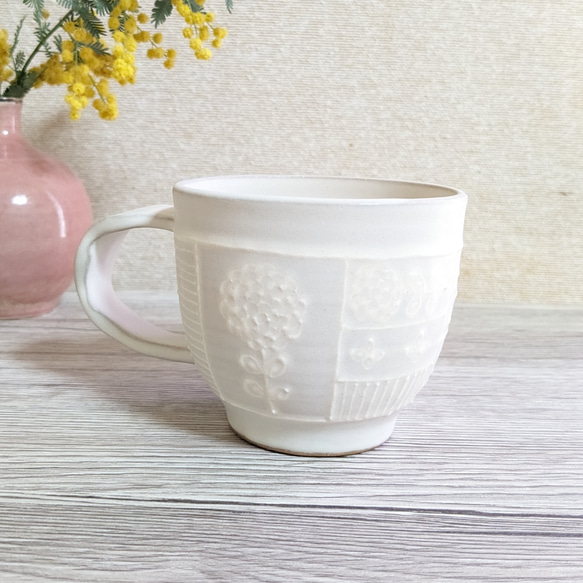 お花のパッチワーク柄マグカップ(白) 5枚目の画像