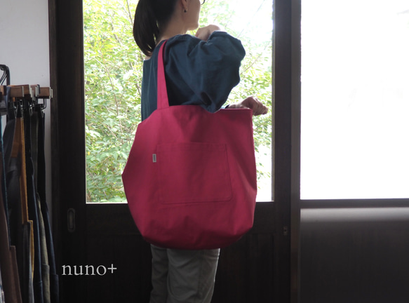 【nuno+】リバーシブル 大きめ shopping bag　ピンク系 2枚目の画像