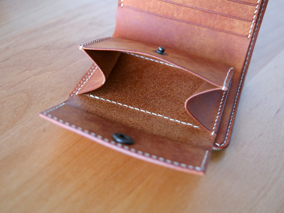 ミニ財布 二つ折り短財布 イタリアンレザー 手縫い 6枚目の画像