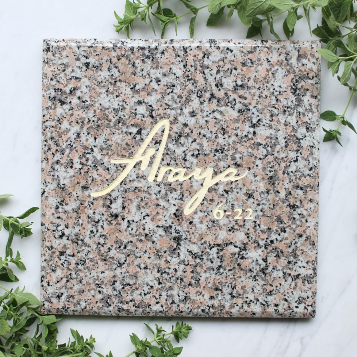 日本の天然石で作る。Naturalなネームプレート●岡山県産天然石●正方形●戸建て、マンション用表札●機能門柱●石の表札