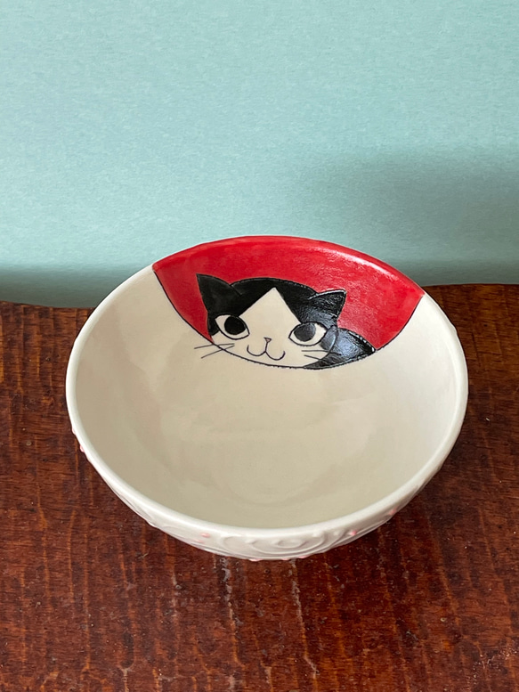 猫絵のご飯茶碗(ぼんやり白黒ハチワレ猫⭐️紺) 2枚目の画像