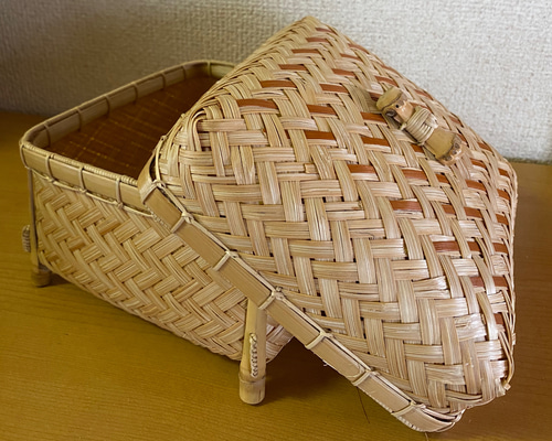 李朝家具　鳥の小物入れ　木彫り　竹編み　工芸品　蓋付き小物入れ 李朝家具 鳥の小物入れ 木彫り 竹編み 工芸品 蓋付き小物入れ