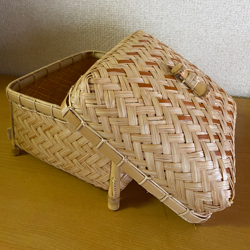 インテリアにもなる竹細工 持ち手・足つき小物入れ フリーボックス