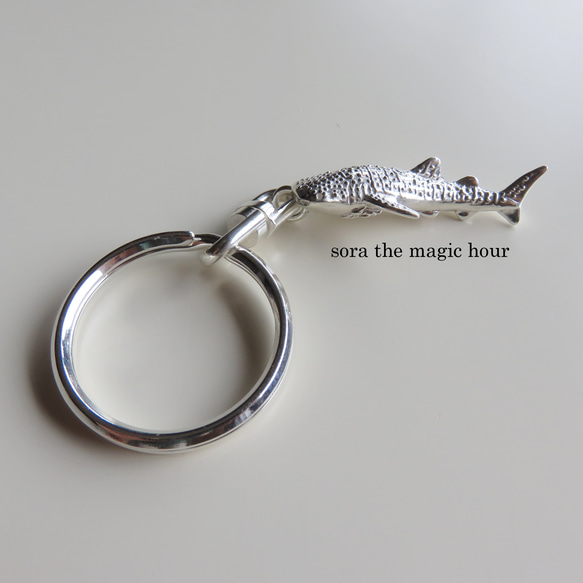 ジンベエザメピン　おしゃれキーリング　海の生き物好きさんへ　ジンベエキーホルダーWhale shark key ring 4枚目の画像