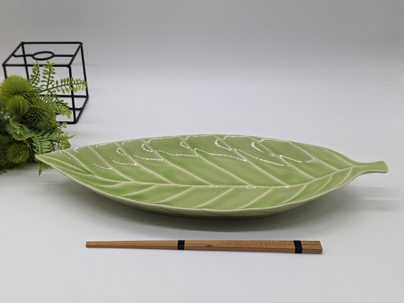 027-0504　長皿 魚焼物皿 楕円皿 サンマ 和陶器 和モダン /リーフプレート(L)ウグイス 2枚目の画像