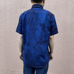 大定番！！ 『一点物』 藍染めオックスフォード半袖ワイシャツ 青花淡麗濃淡染め技法 Mサイズ 男女兼用 2枚目の画像