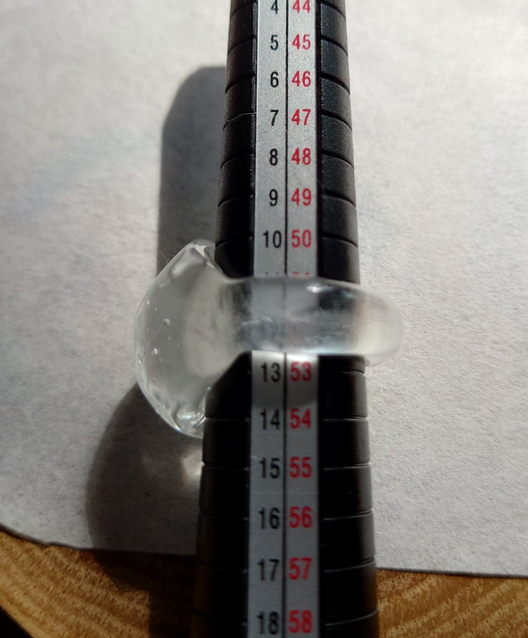 minamo 水のゆらめき を閉じ込めた 指輪 琥珀糖 水の中 ガラス とんぼ玉 クリア 満月 9枚目の画像
