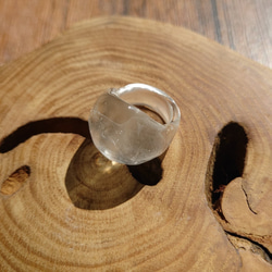 minamo 水のゆらめき を閉じ込めた 指輪 琥珀糖 水の中 ガラス とんぼ玉 クリア 満月 3枚目の画像