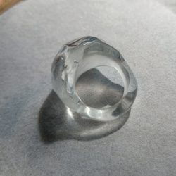 minamo 水のゆらめき を閉じ込めた 指輪 琥珀糖 水の中 ガラス とんぼ玉 クリア 満月 5枚目の画像
