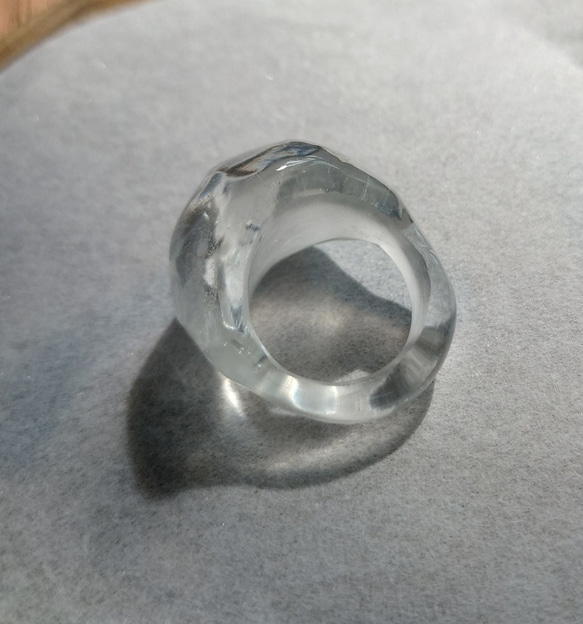 minamo 水のゆらめき を閉じ込めた 指輪 琥珀糖 水の中 ガラス とんぼ玉 クリア 満月 5枚目の画像
