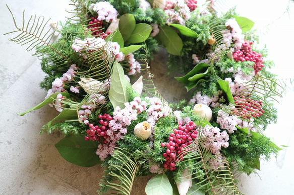 再販!!フレッシュグリーン＆木の実のリース40㎝ 1枚目の画像