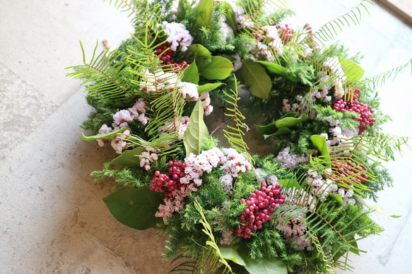 再販!!フレッシュグリーン＆木の実のリース40㎝ 4枚目の画像