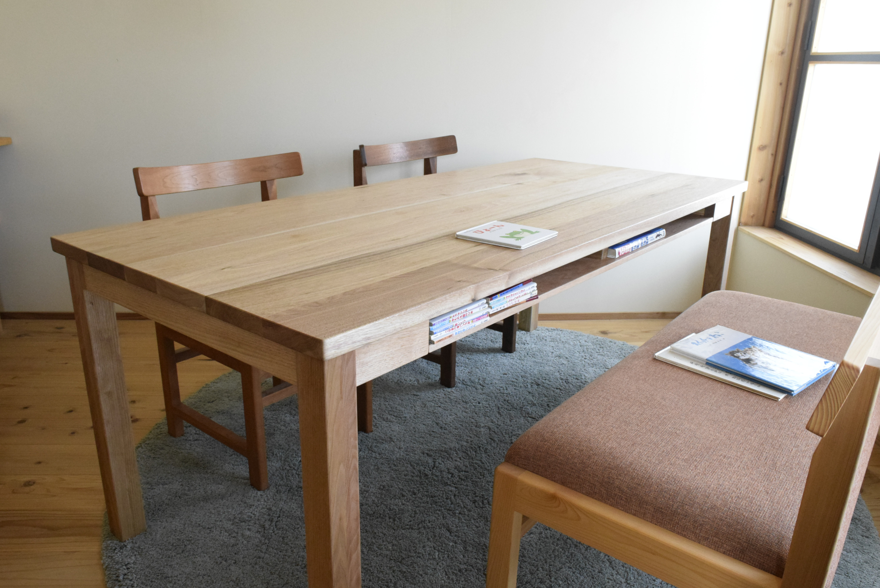 クルミ（胡桃）　棚付きダイニングテーブル　W150