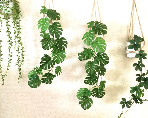 ミニモンステラのハンギングプランツ (中央・1個)フェイクグリーン