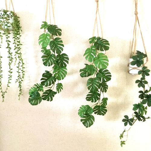 ミニモンステラのハンギングプランツ (中央・1個)フェイクグリーン