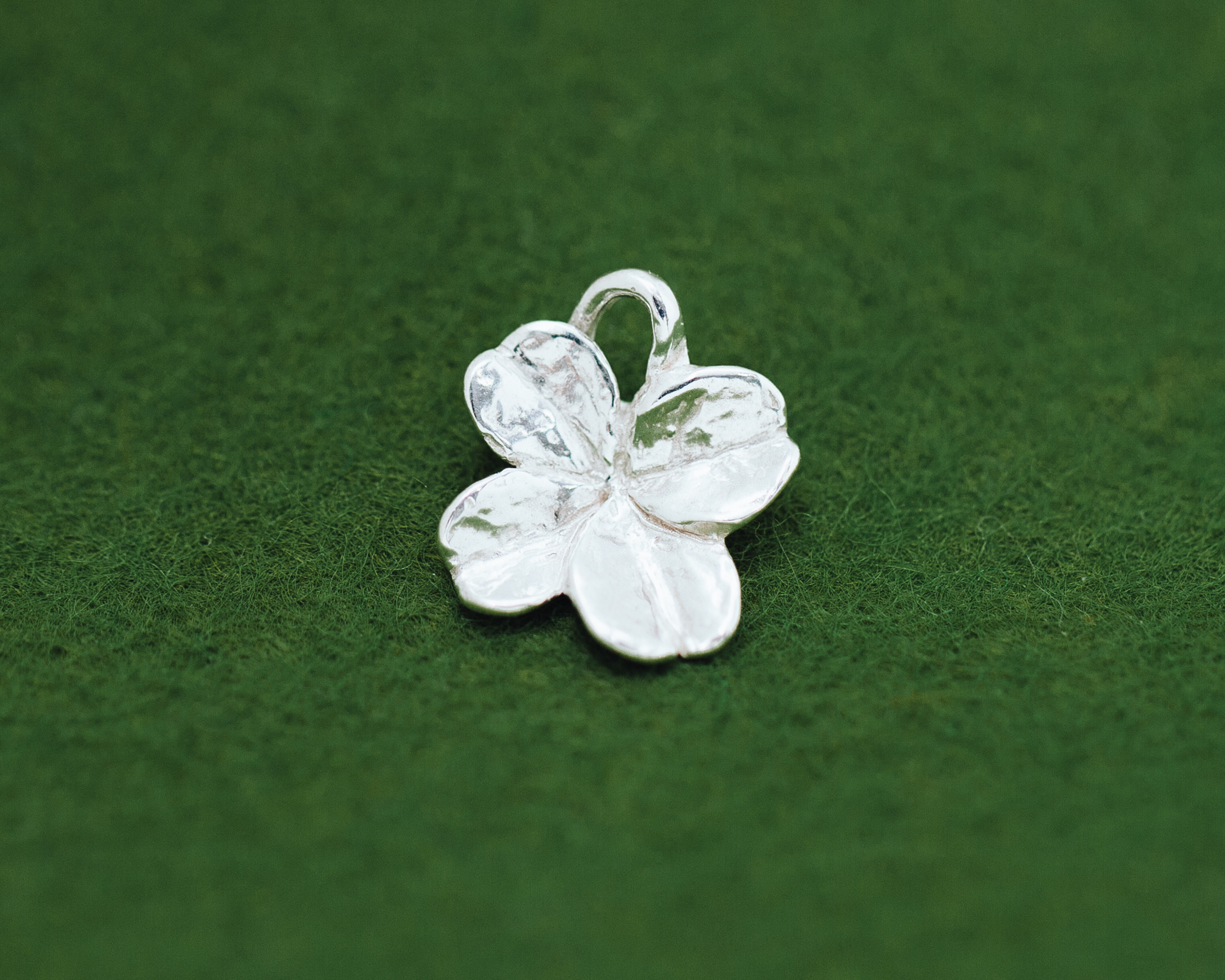 クローバー ピンブローチ シルバー or ゴールド
