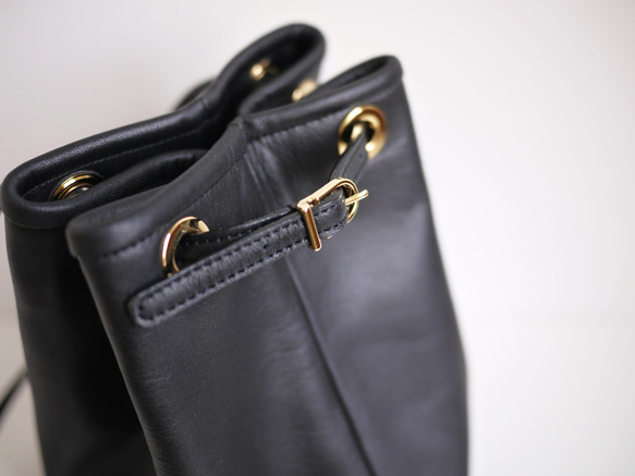 ［new・ストラップが選べます］レザーきんちゃくバッグ ブラック 10枚目の画像