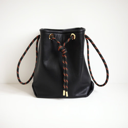 ［new・ストラップが選べます］レザーきんちゃくバッグ ブラック 3枚目の画像