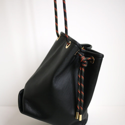 ［new・ストラップが選べます］レザーきんちゃくバッグ ブラック 4枚目の画像