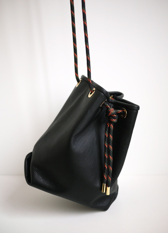 ［new・ストラップが選べます］レザーきんちゃくバッグ ブラック 4枚目の画像