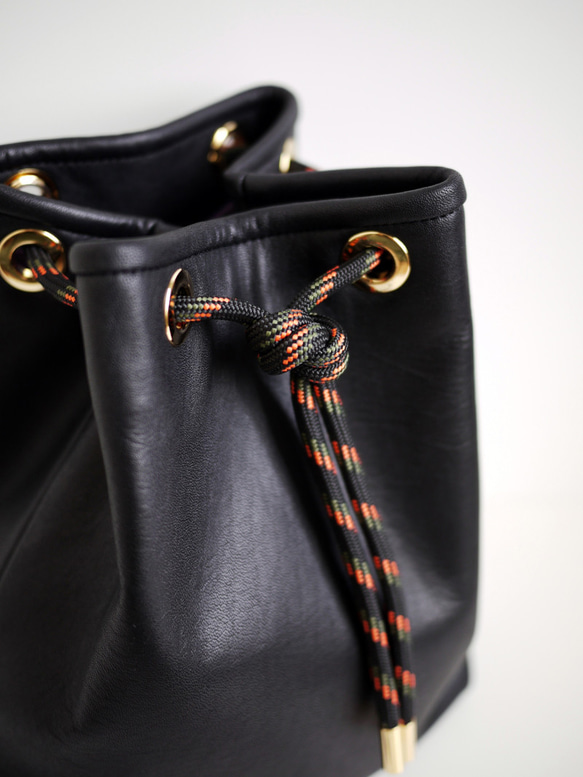 ［new・ストラップが選べます］レザーきんちゃくバッグ ブラック 6枚目の画像