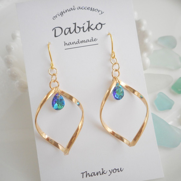 ひねり×オーロラブルーガラスドロップのキラキラ大ぶりピアス 