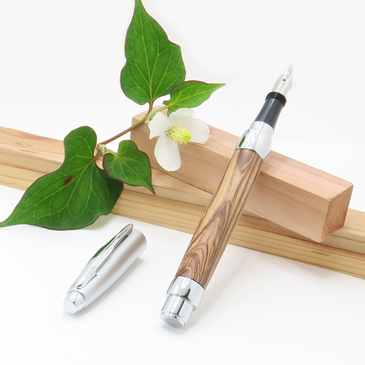 手作り 木製 高級 万年筆 回転式キャップ 中字 カートリッジ コンバーター 付き ゼブラウッド クロム