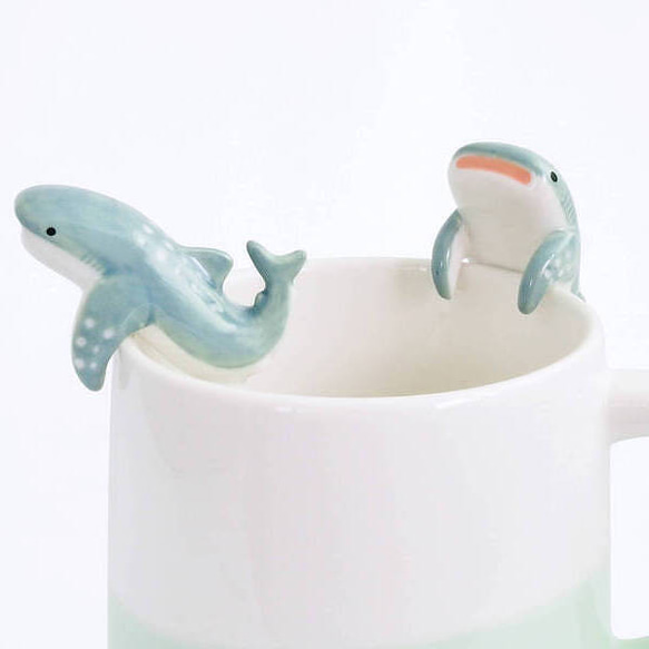 【名入れ】可愛いマグカップと陶器製のスプーンのセット まりんマグ＆スプーン ジンベエザメ 4枚目の画像