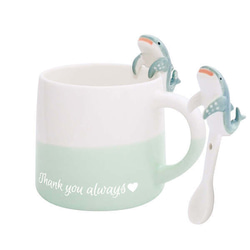 【名入れ】可愛いマグカップと陶器製のスプーンのセット まりんマグ＆スプーン ジンベエザメ 1枚目の画像