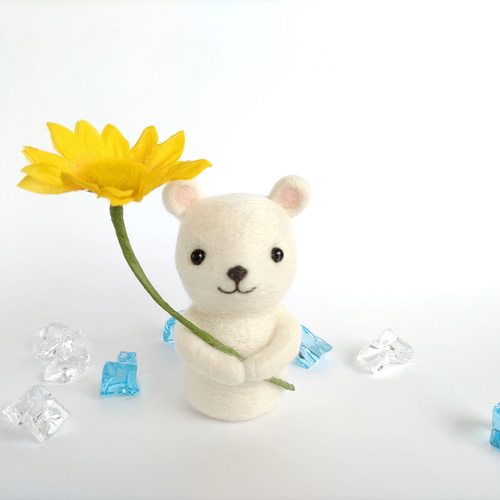 ✿羊毛フェルト✿ぽってりしろくまさん✿ニワトリさん✿ヒヨコちゃん✿ひまわり✿ ひまわりを持ったシロクマさん☆羊毛フェルト 羊毛フェルト nico