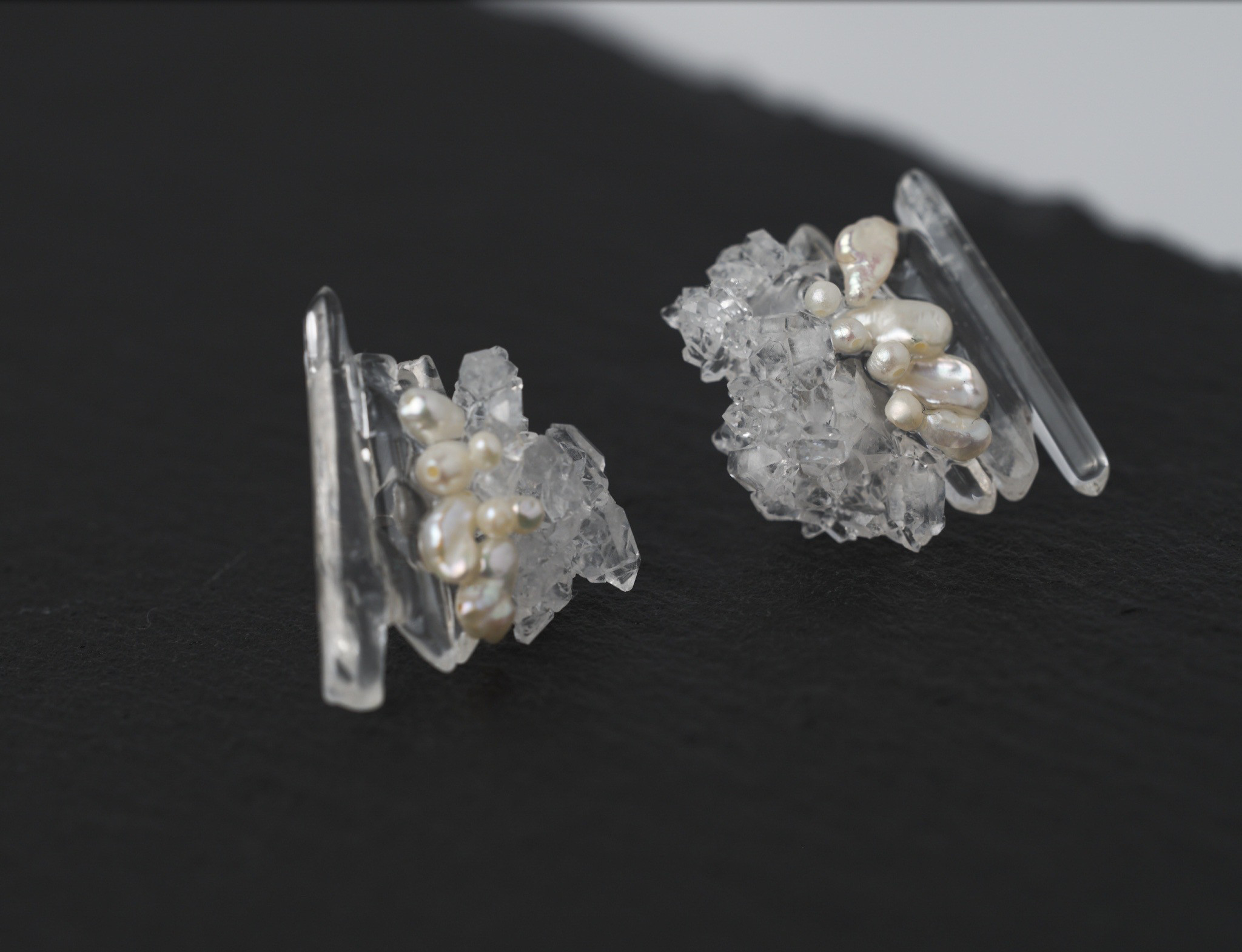 【一点モノ！】原石・氷柱水晶と淡水パールのピアス