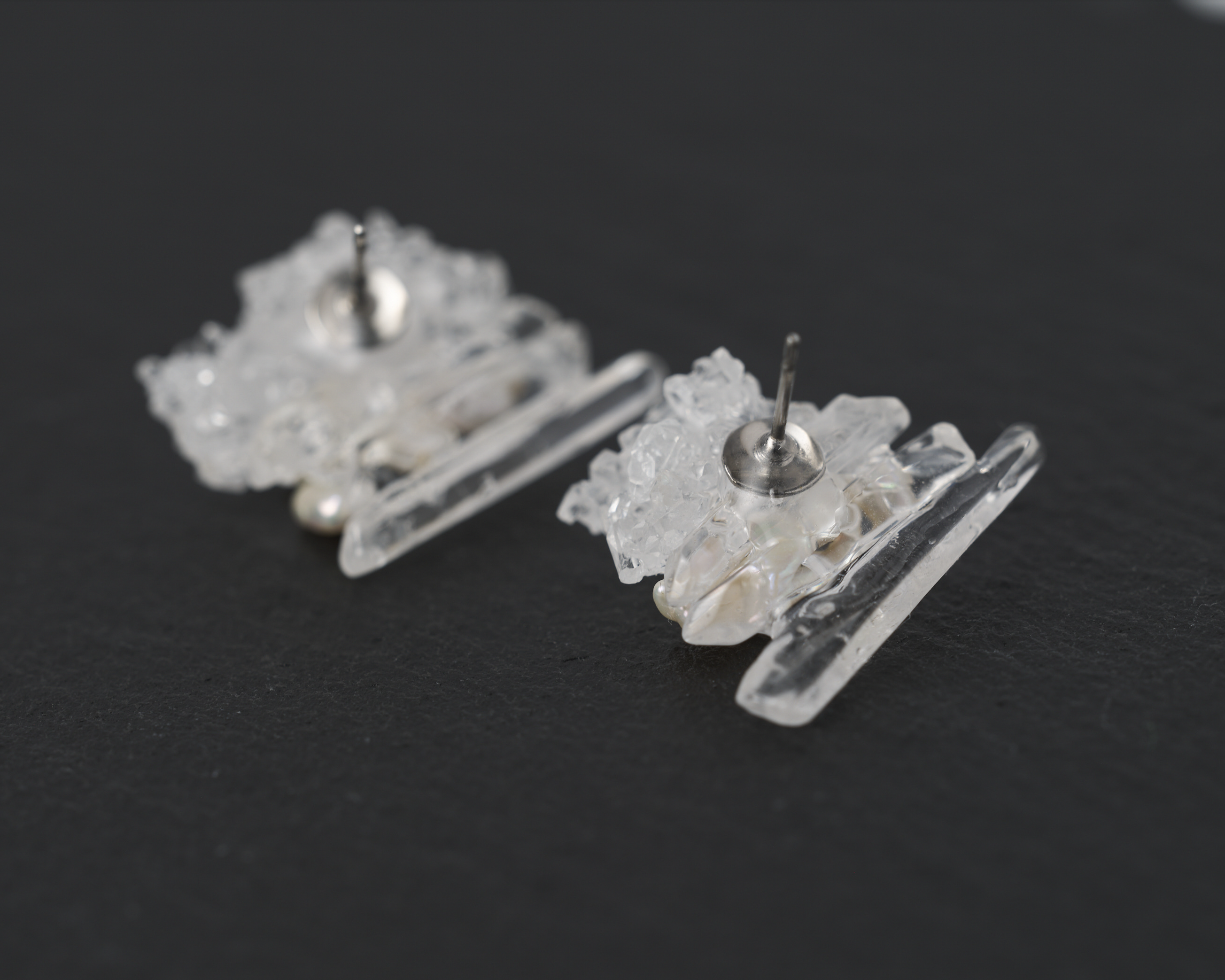 【一点モノ！】原石・氷柱水晶と淡水パールのピアス